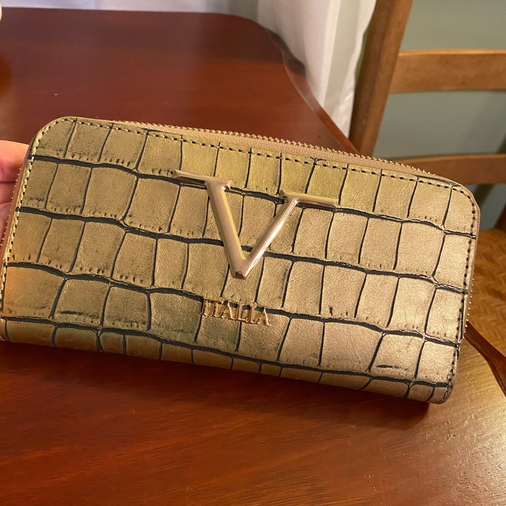 This stunning V ITALIA VERSACE wallet. Measuring 8 x 4 inches, MSRP $199